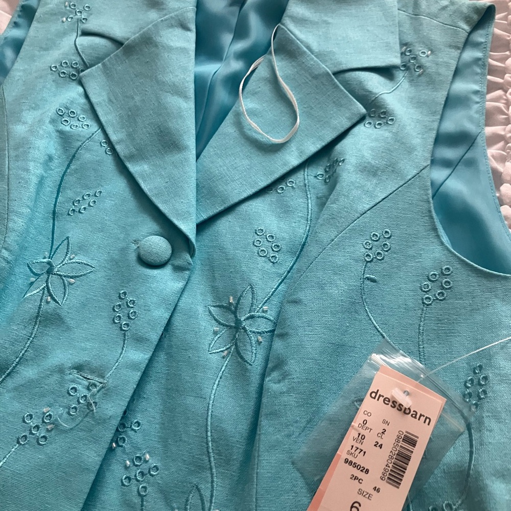 Dressbarn Aqua Floral Embroidered Vest